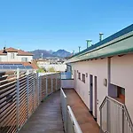 Airport 8 Minloft-free Parking Apartment