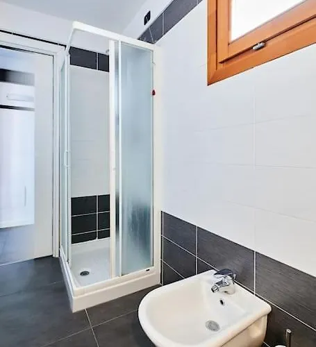 דירה Airport 8 Minloft-free Parking