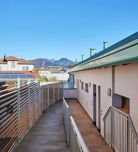 Airport 8 Minloft-free Parking דירה